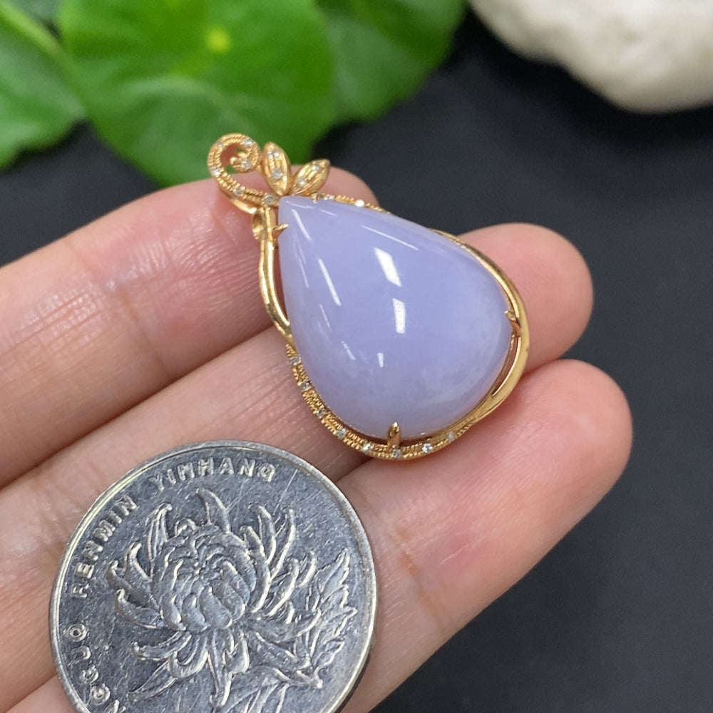 Jadeite inlaid pendant with diamond accents, 18K gold, weighing approximately 6g, featuring a smooth, polished jade jade design.