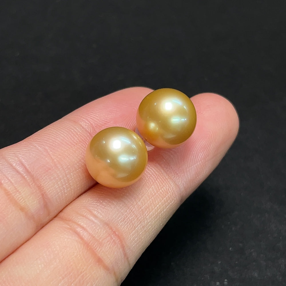 Seawater Pearl Earrings, Color Origin Undetermined, 18K Gold, with Box