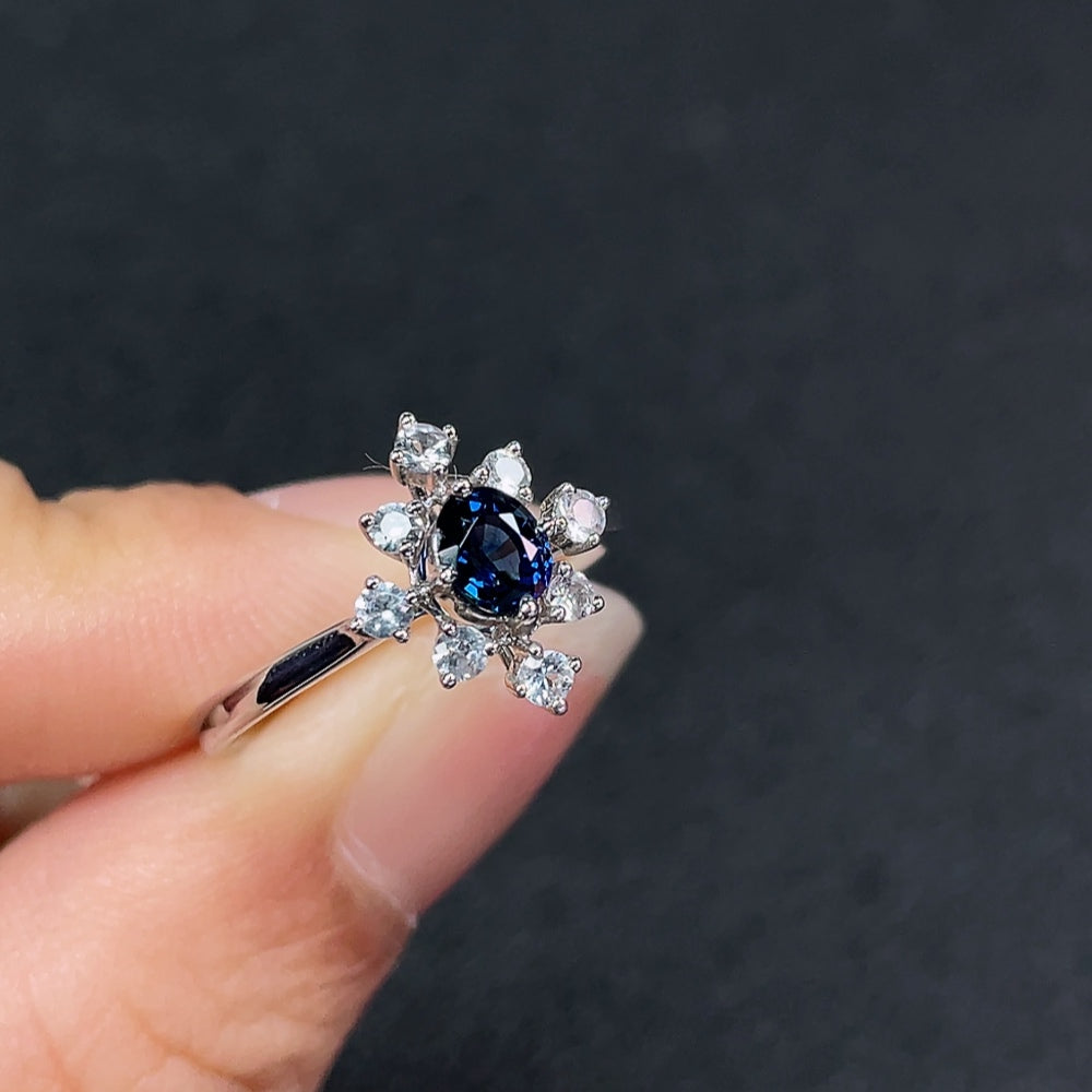 18K gold sapphire ring by HUILIU HQ featuring a vibrant blue gemstone, size 14, with a total weight of approximately 2.45g.