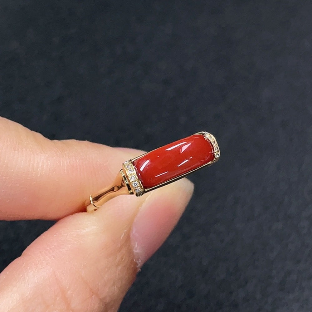 18K red agate ring by HUILIU HQ featuring a 13.8x4.2mm gemstone set on a size 15 band.