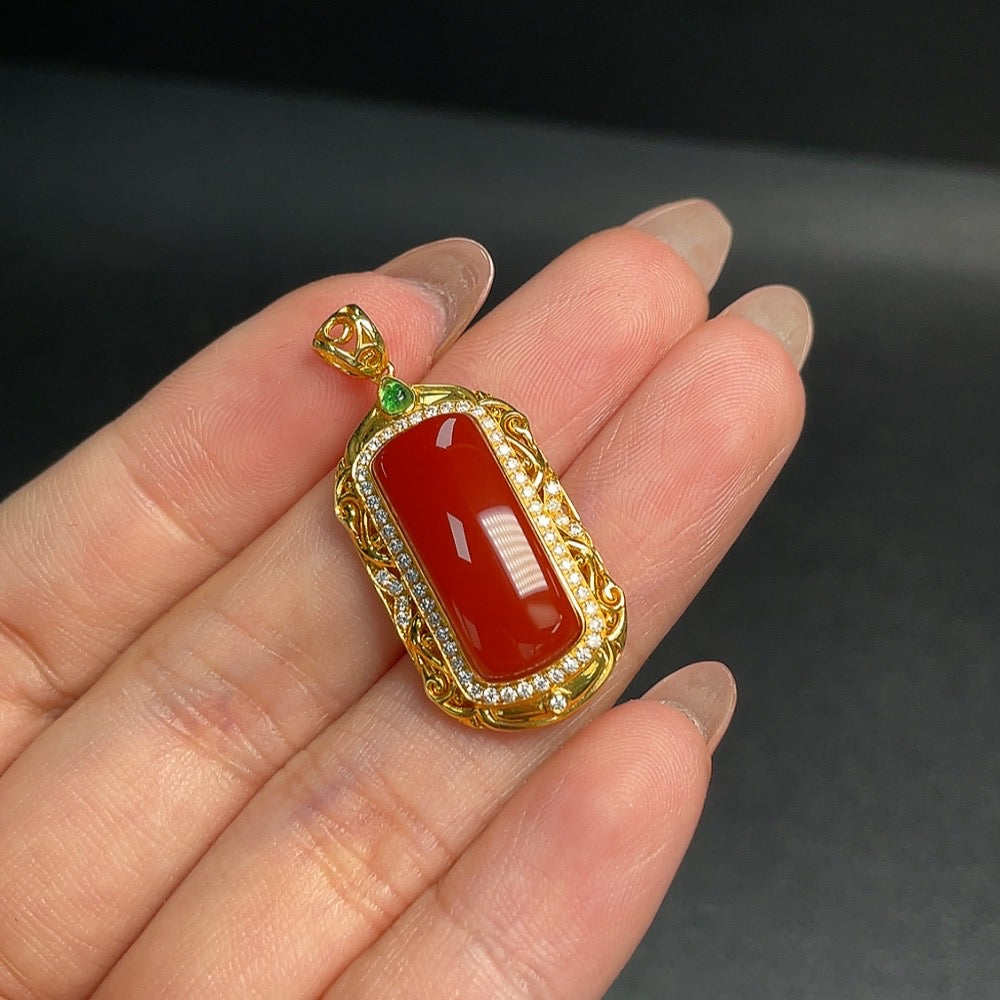 Red Agate gemstone pendant from HUILIU HQ, showcasing a polished red agate stone without diamond, certified gemstone jewelry.