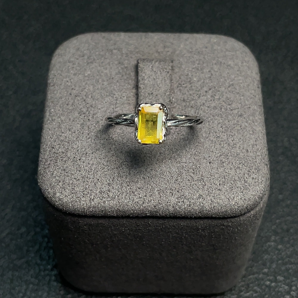 Huiliu Certified sapphire ring with a 6.2x3.9mm gemstone, featuring a smooth band and undetermined color, unhallmarked.