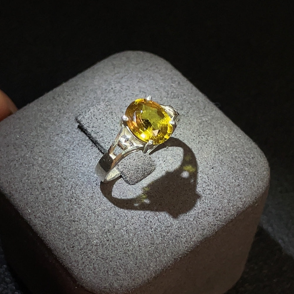 HUILIU HQ sapphire gemstone ring with undetermined color, non-gold band, size 15, weighing approximately 2.30g.