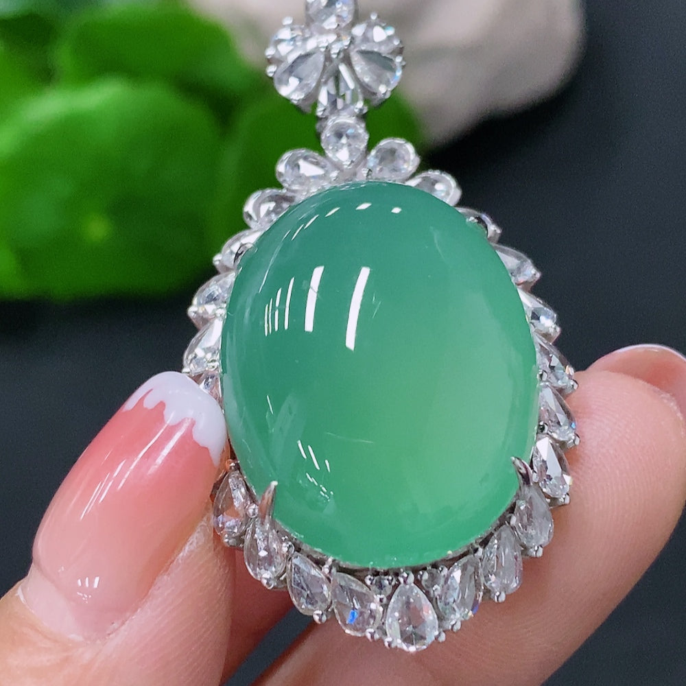 Huiliu Certified Natural Grade A Jadeite cabochon pendant with 18k inlay, showcasing intricate jade craftsmanship and elegant design.