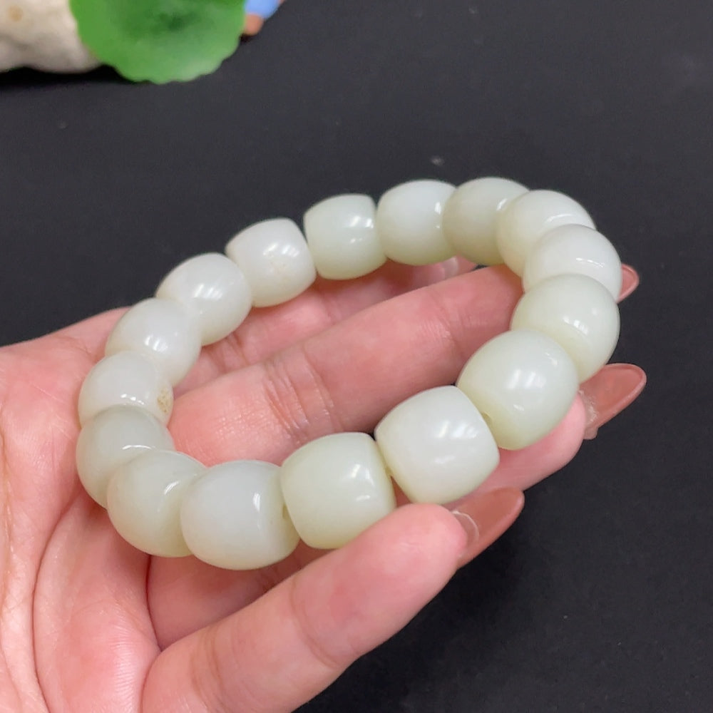 Huiliu certified Hetian jade bracelet with 13.5mm bead beads, showcasing smooth, polished green jade stones on a delicate string.