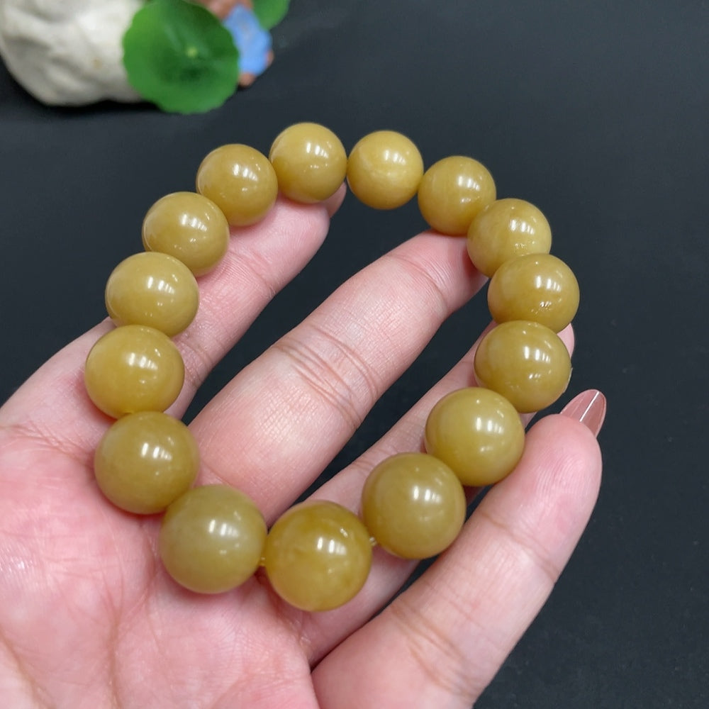 Huiliu HQ Hetian Jade bracelet with 13.6 mm beads and a total weight of 61.7g, showcasing smooth, polished jade stones.