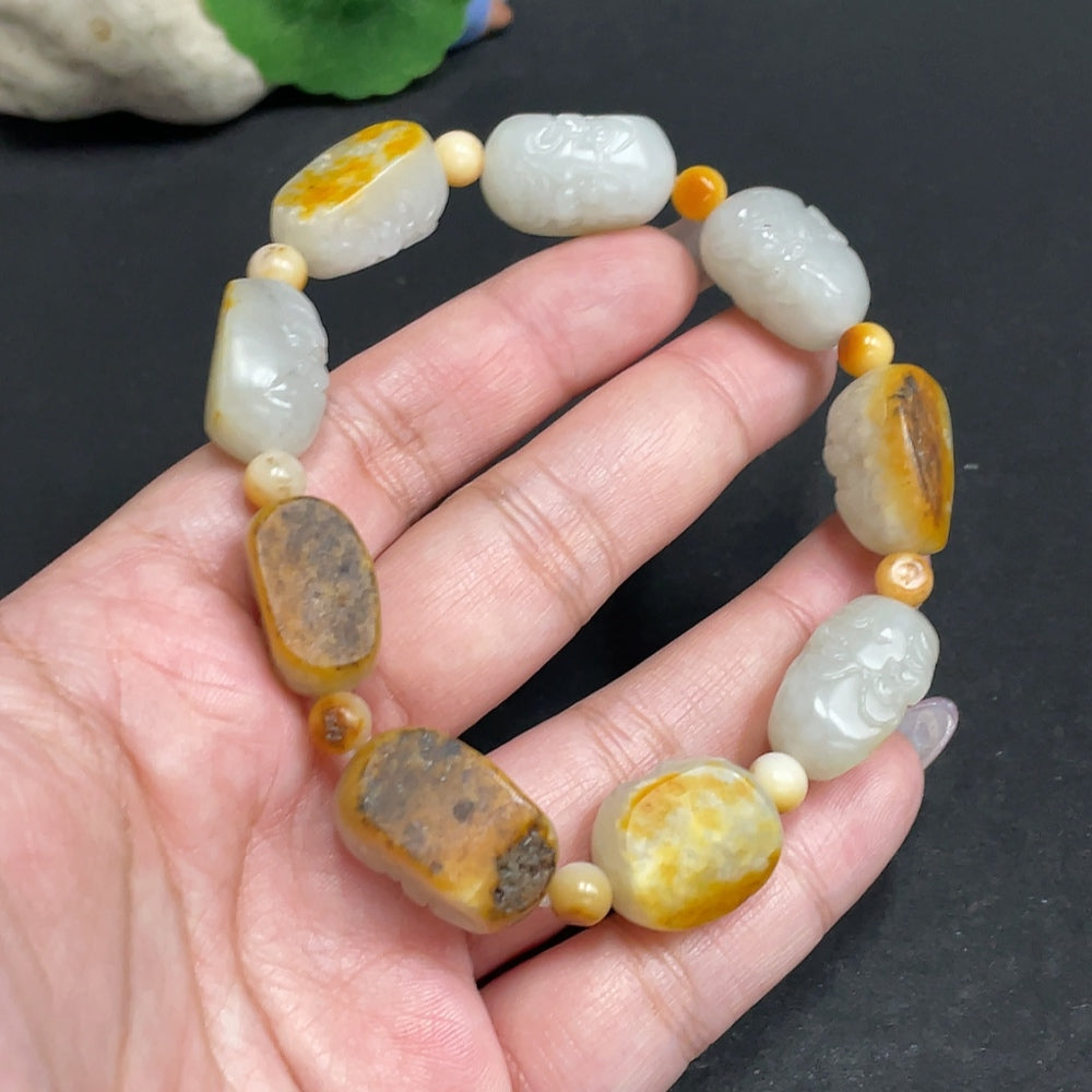 Huiliu HQ Hetian Jade Eighteen Arhats bracelet featuring polished jade beads and intricate carvings, certified by Huiliu.
