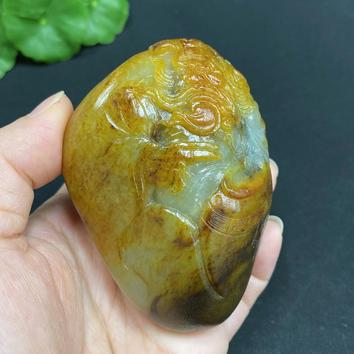 Huiliu HQ Hetian Jade handheld carving of Zhong Kui, weighing approx. 267.6g, with mineral components and undetermined skin color.