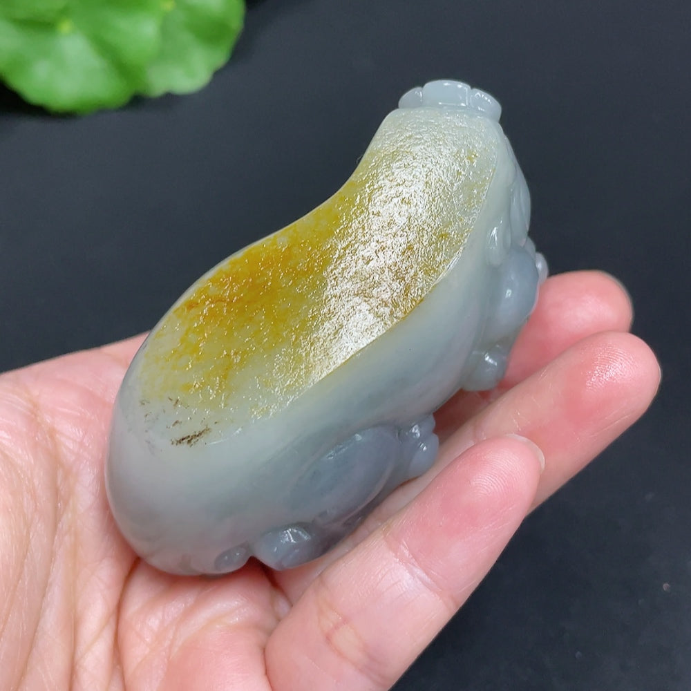 Huiliu certified Hetian jade handheld piece featuring an auspicious beast design, with undetermined skin color and elegant craftsmanship.