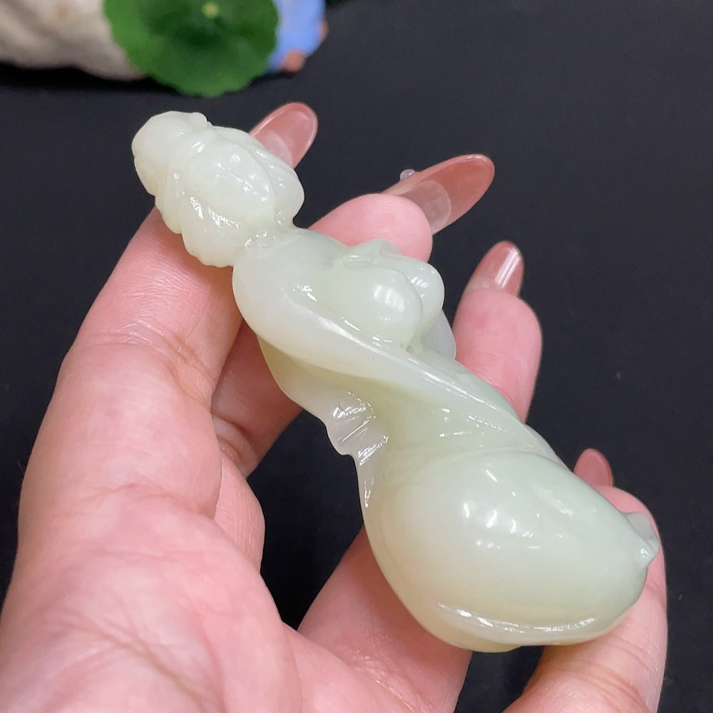 Huiliu HQ Hetian Jade handheld piece featuring intricate carvings, weighing approximately 76.4g, showcasing traditional beauty and craftsmanship.