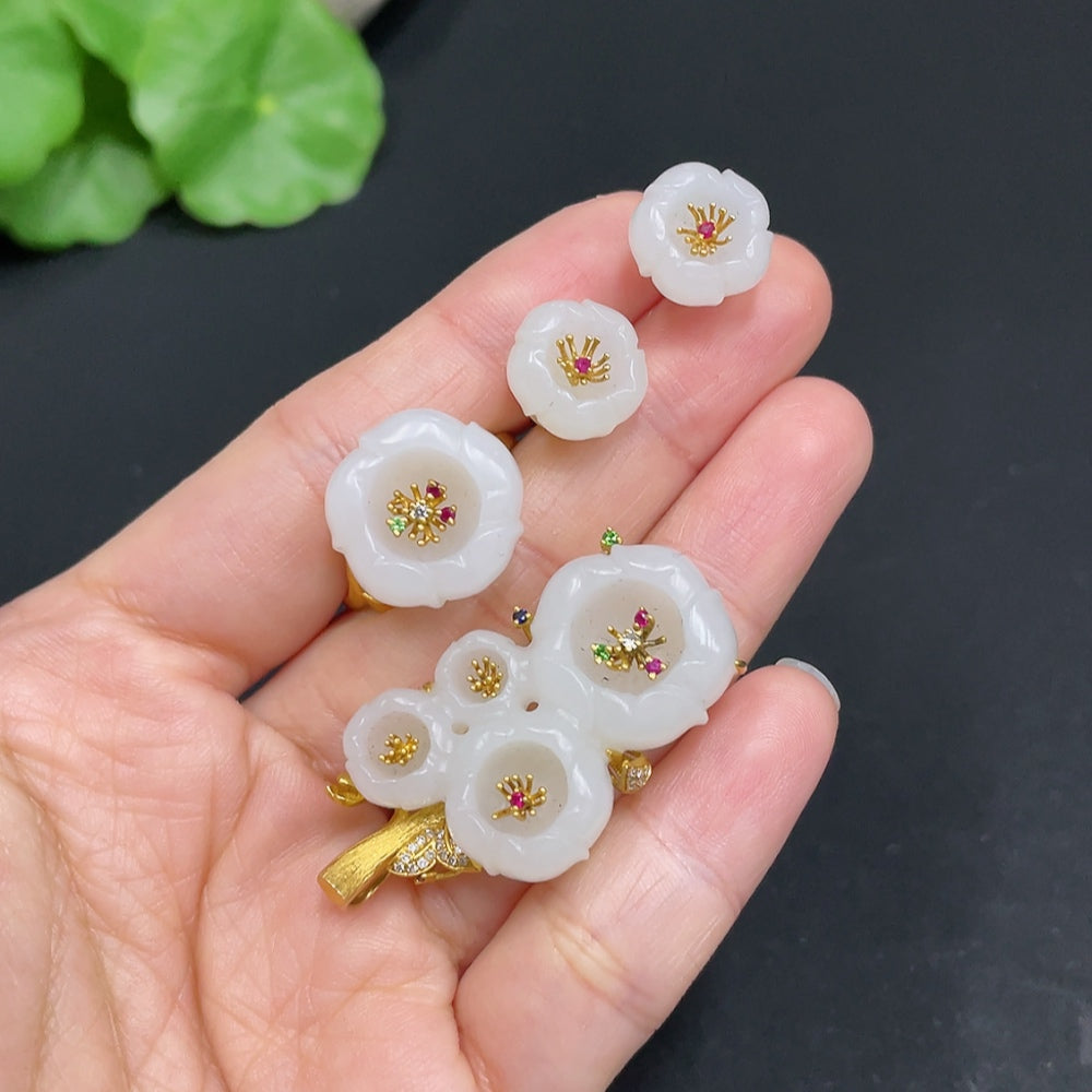 Hetian Jade inlaid pendant earrings and ring with 18k gold and diamond accents, size 17, by HUILIU HQ, weighing 18.2g.