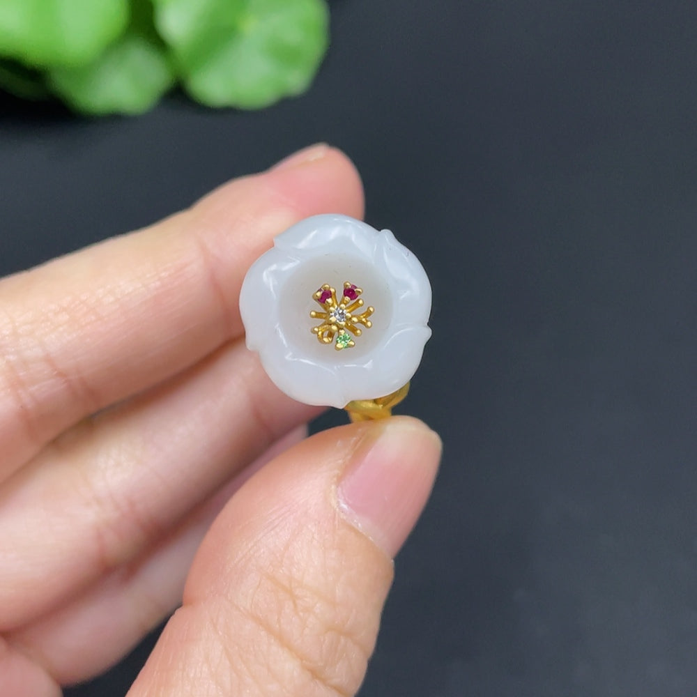 Hetian jade pendant, earrings, and ring set with diamond accents in 18k gold, size 17, by HUILIU HQ, with total weight 18.2g.