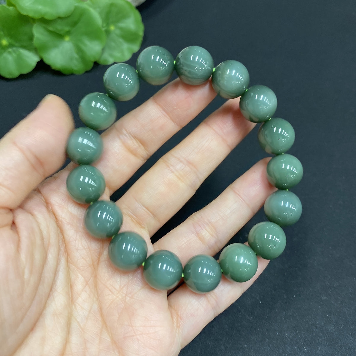 Hetian jade jasper bracelet with 11.6mm beads, weighing approximately 47.1g, featuring smooth polished jade stones.