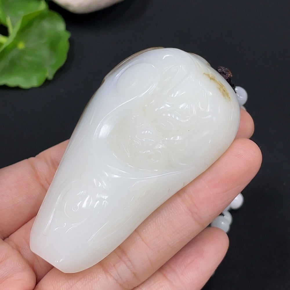 HUILIU HQ Hetian jade pendant featuring an auspicious beast design with an undetermined skin color, attached to a chain, weighs 97.1g.