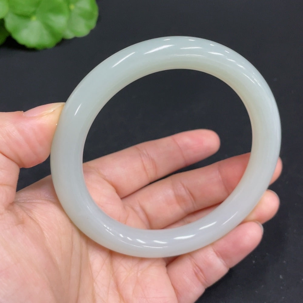 Hetian jade round bangle by HUILIU HQ, size 59.7, weighing approximately 48g, showcasing smooth, polished jade surface.