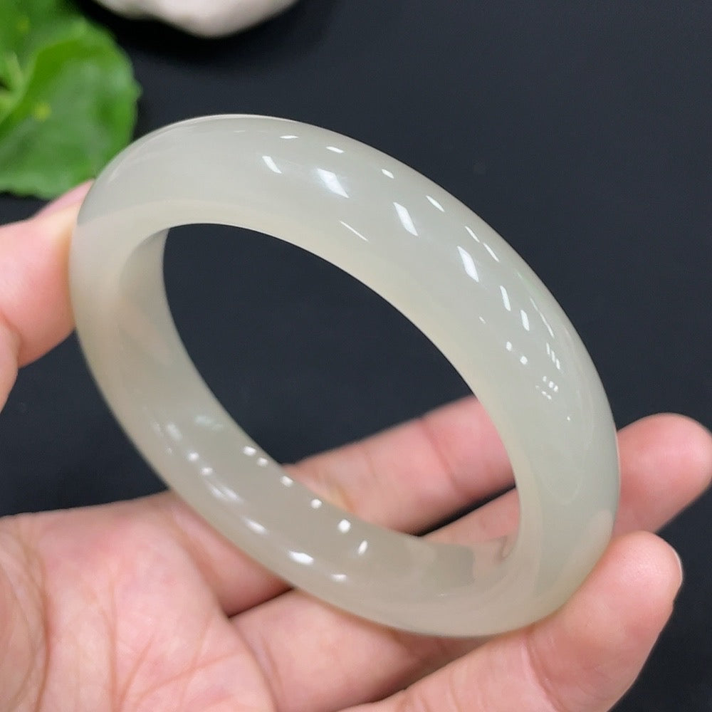 Huiliu Certified Hetian Jade round bracelet showcasing smooth, polished jade beads on a delicate string.