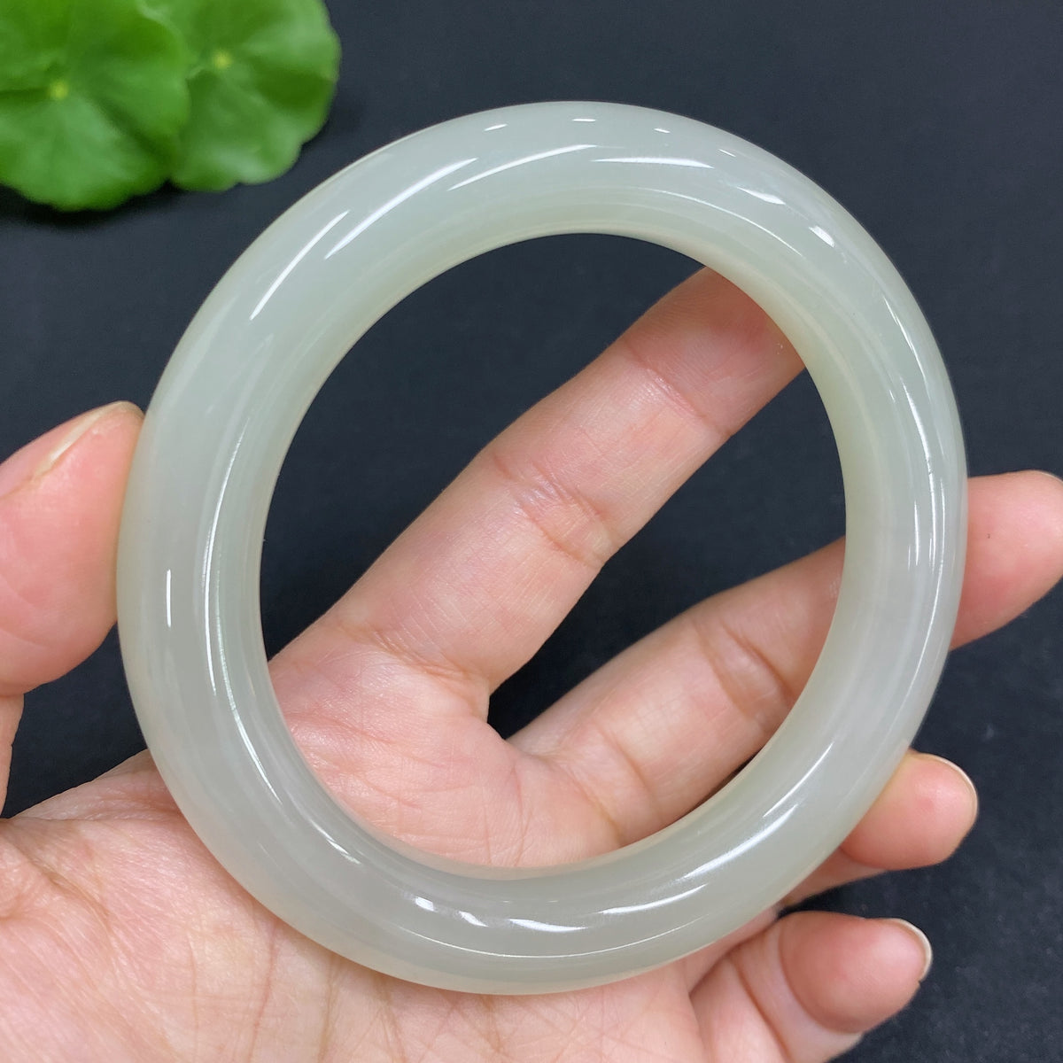 Huiliu HQ Hetian Jade round bracelet, certified jade jewelry with smooth, polished round beads, natural and elegant design.