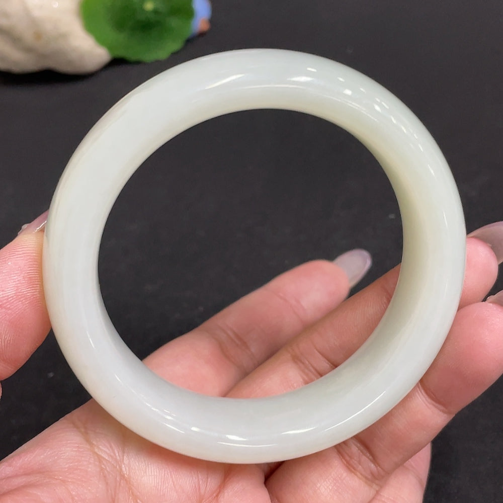 Huiliu Certified Hetian Jade round bracelet featuring smooth, polished jade beads on a delicate string for elegant wear.