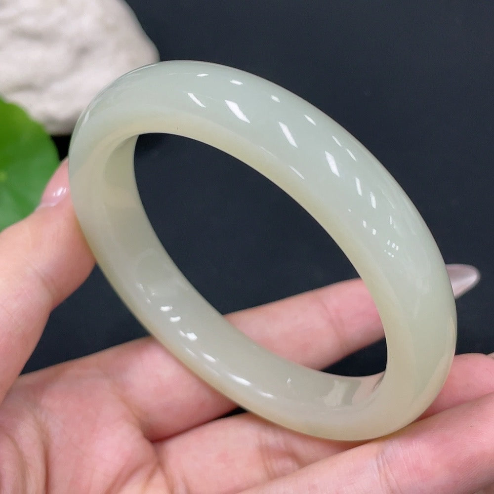 Hetian Jade round bracelet by HUILIU HQ, size 57.1, featuring smooth jade beads with a total weight of 50.4g.