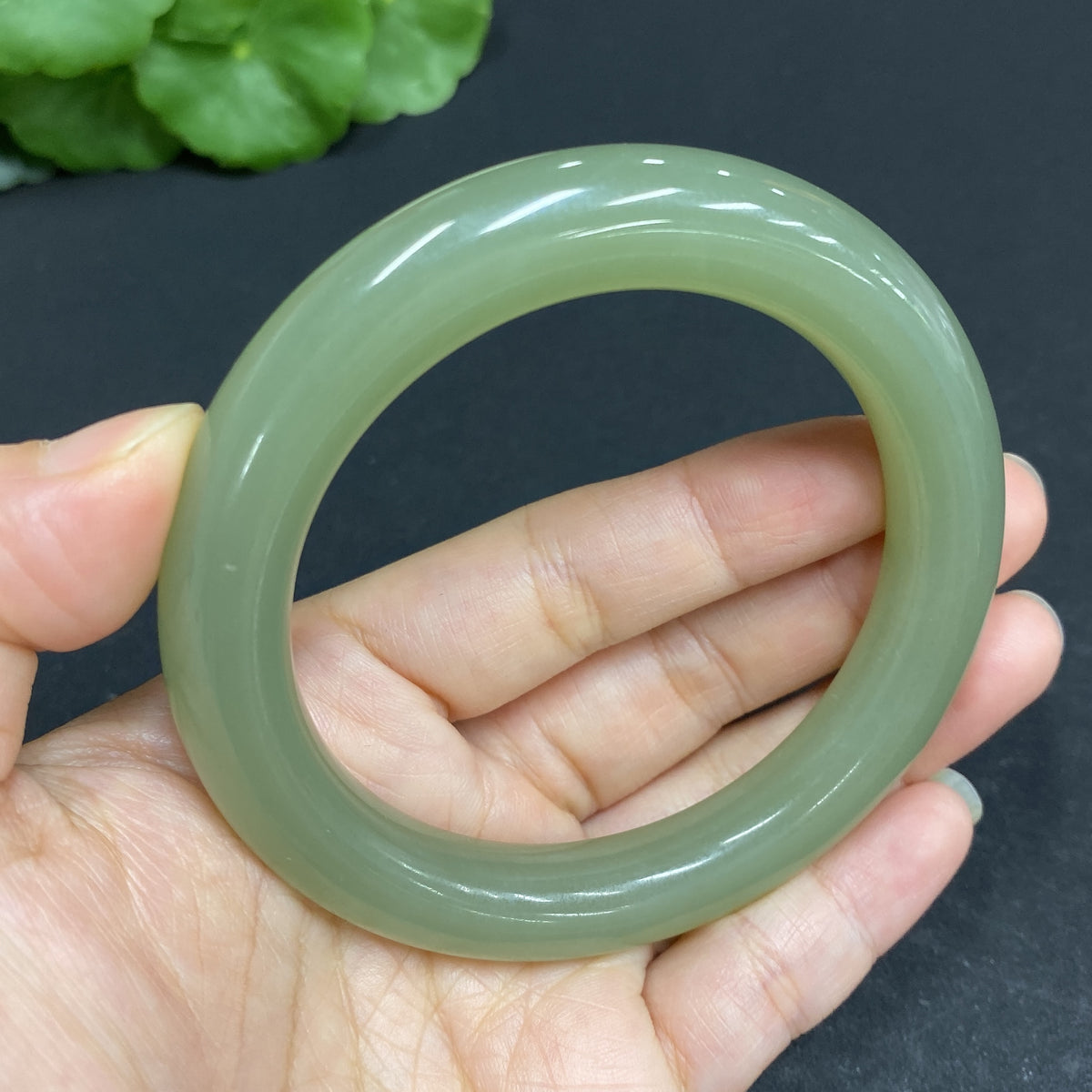 Hetian jade round bracelet by HUILIU HQ, size 57 with a total weight of 60.2g, showcasing smooth jade beads.