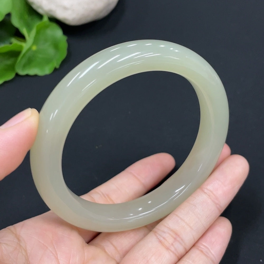 Hetian Jade round bracelet by HUILIU HQ, size 58.4, with a total weight of approximately 55.7g, showcasing smooth jade beads.
