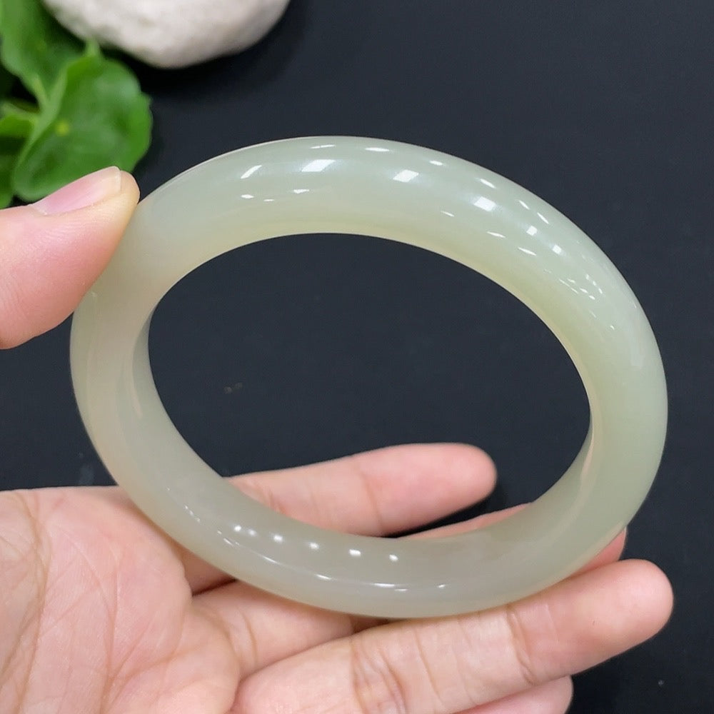 Huiliu HQ Hetian Jade round bracelet, size 58.4, with a total weight of approximately 55.7g, showcasing smooth jade beads.