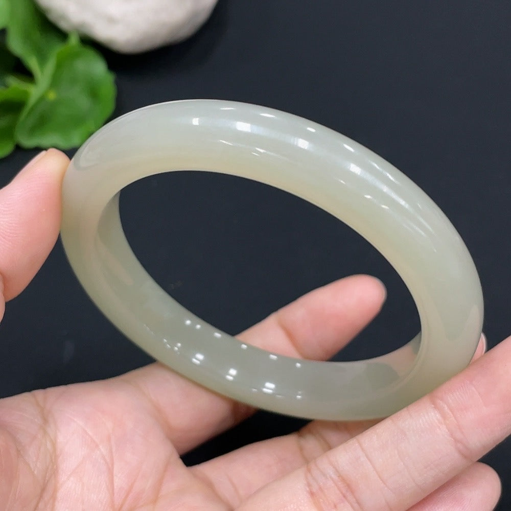 Huiliu HQ Hetian Jade round bracelet, size 58.4 with a total weight of 55.7g, showcasing smooth, polished jade beads.
