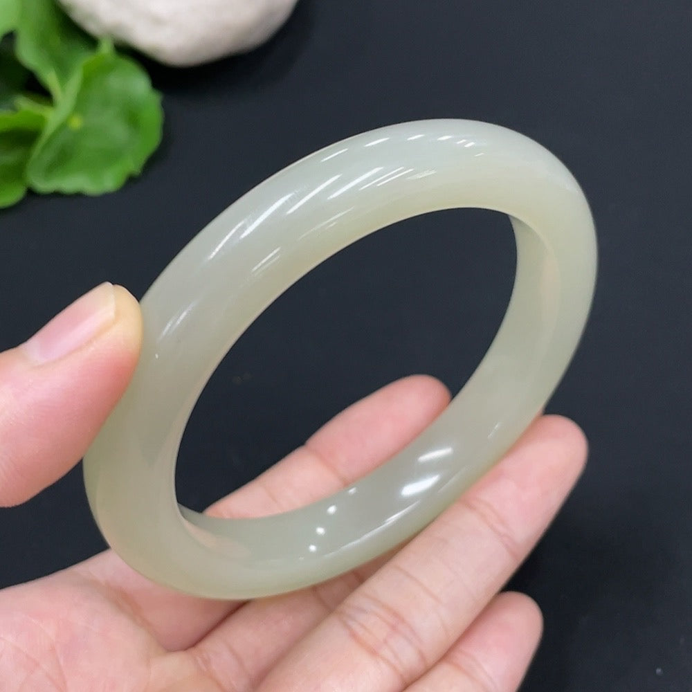 Hetian Jade round bracelet by HUILIU HQ, size 58.4 with approx. 55.7g weight, showcasing smooth jade beads.