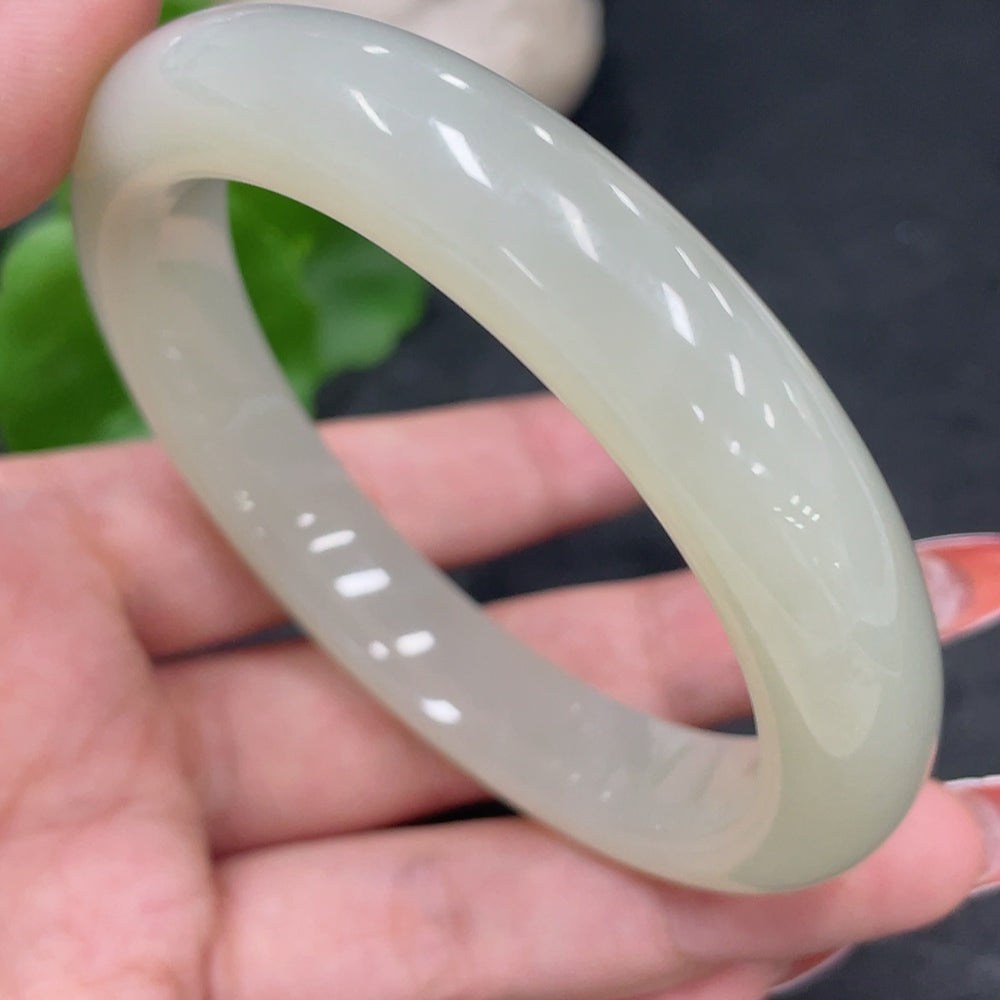 Huiliu HQ Hetian Jade round bracelet, size 58.9, weighs approx. 58.7g, featuring smooth, polished jade beads.