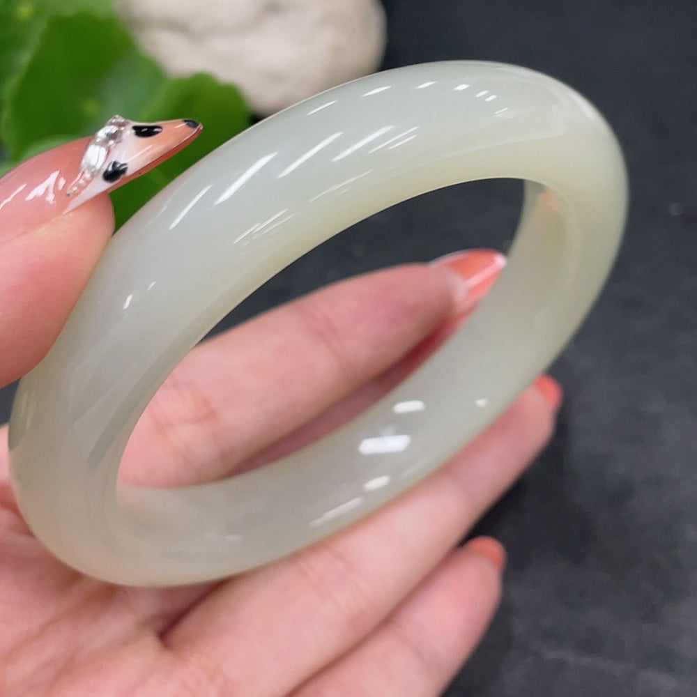 Hetian jade round bracelet by HUILIU HQ, 58.9mm size, approximately 58.7g weight, featuring smooth polished jade beads.