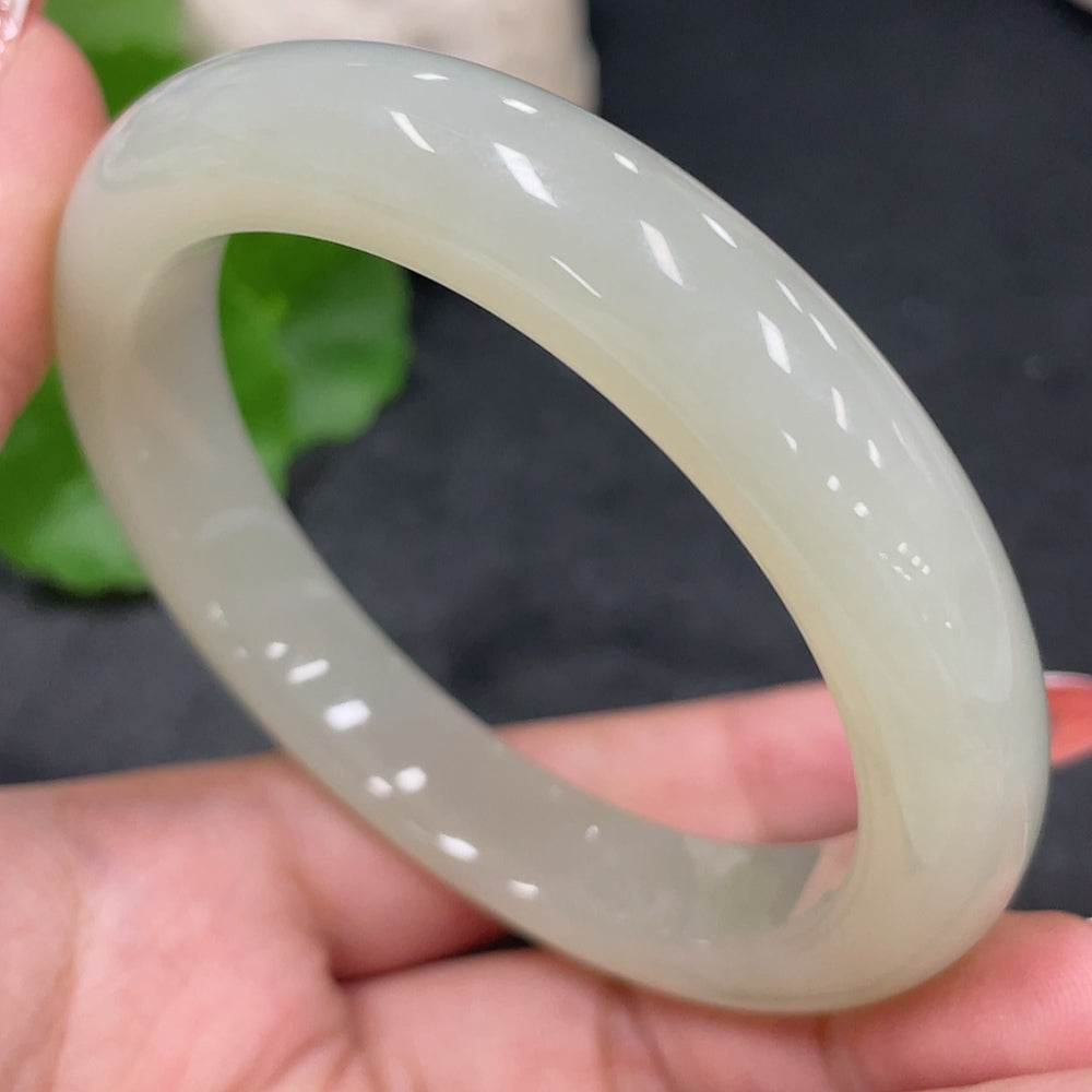 Hetian jade round bracelet by HUILIU HQ, size 58.9 with an approximate weight of 58.7g, showcasing smooth, polished jade beads.