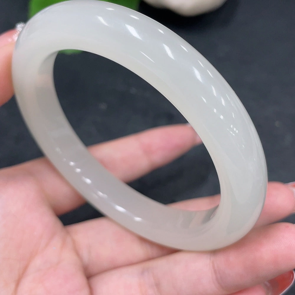 Hetian jade round bracelet by HUILIU HQ featuring smooth, polished jade stones, size 59.3, total weight approximately 58.3g.