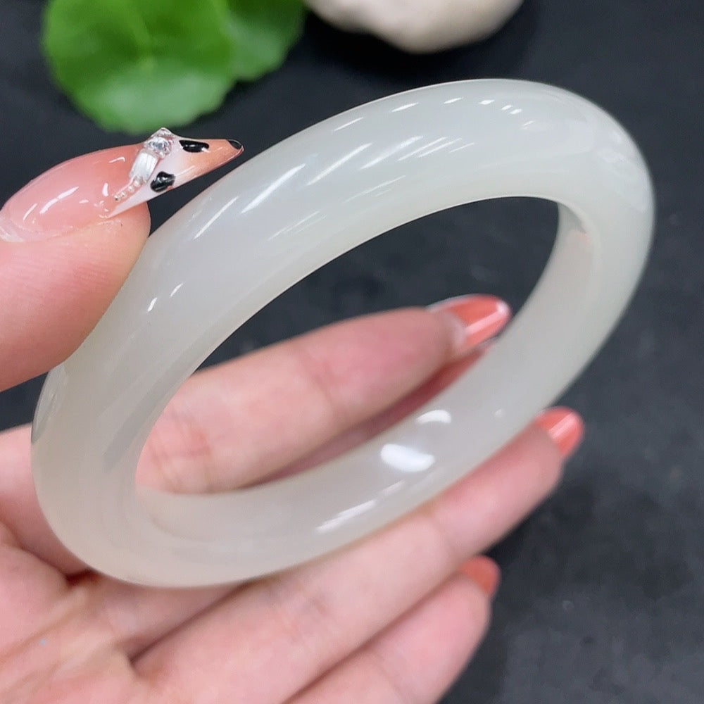 Hetian jade round bracelet by HUILIU HQ, 59.3mm size, approx. 58.3g, featuring smooth, polished jade beads.