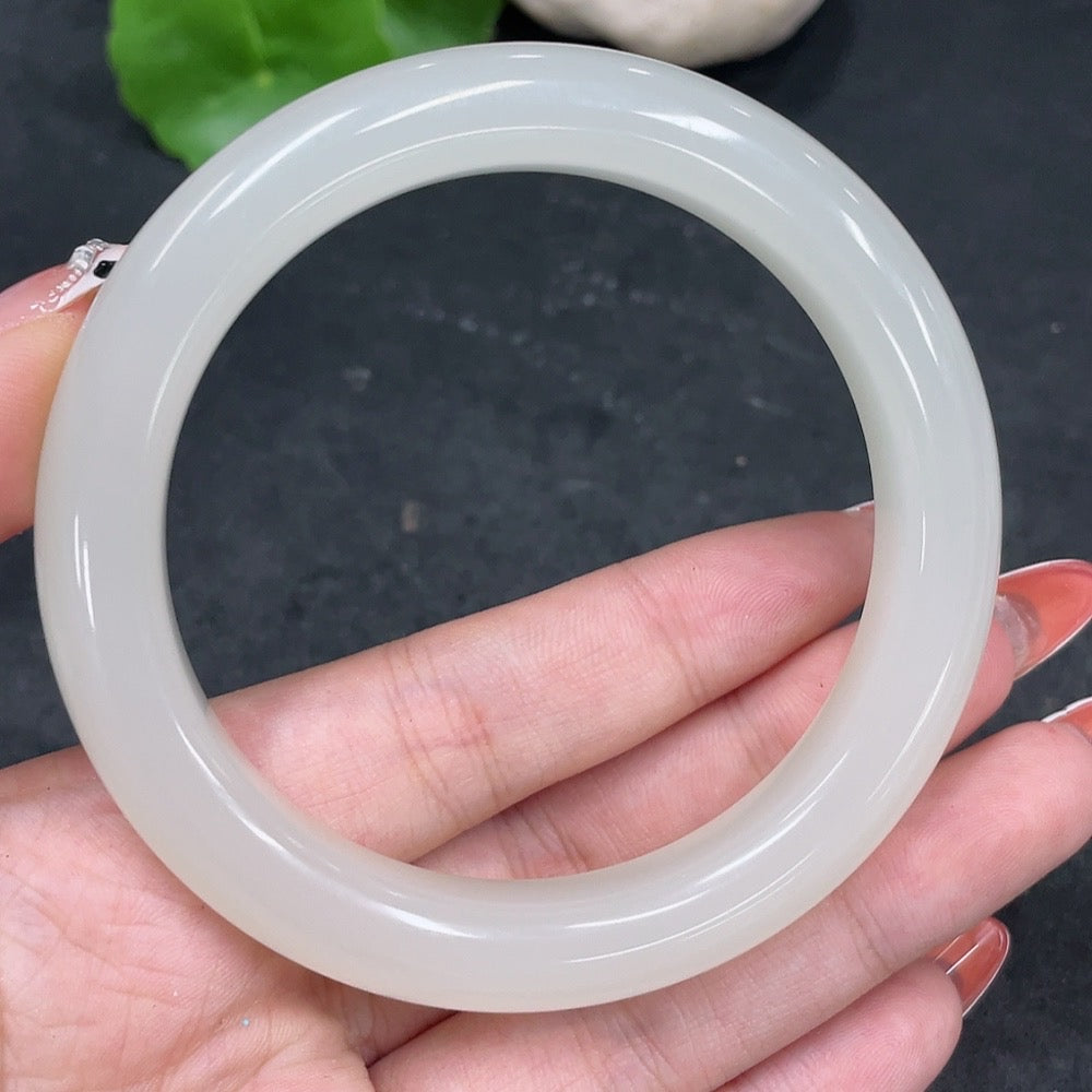 Hetian Jade round bracelet by HUILIU HQ, size 59.3 with approx. 58.3g weight, featuring smooth polished jade beads.