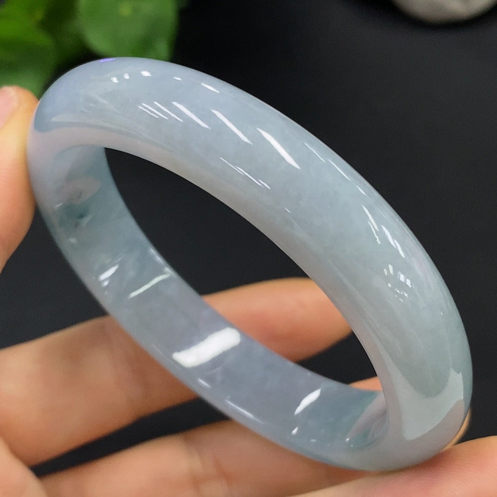 HUILIU HQ Imperial Concorde Jadeite Bangle with 56.5/50mm diameter, weighing 52.826g, showcasing smooth, polished green jade jewelry.