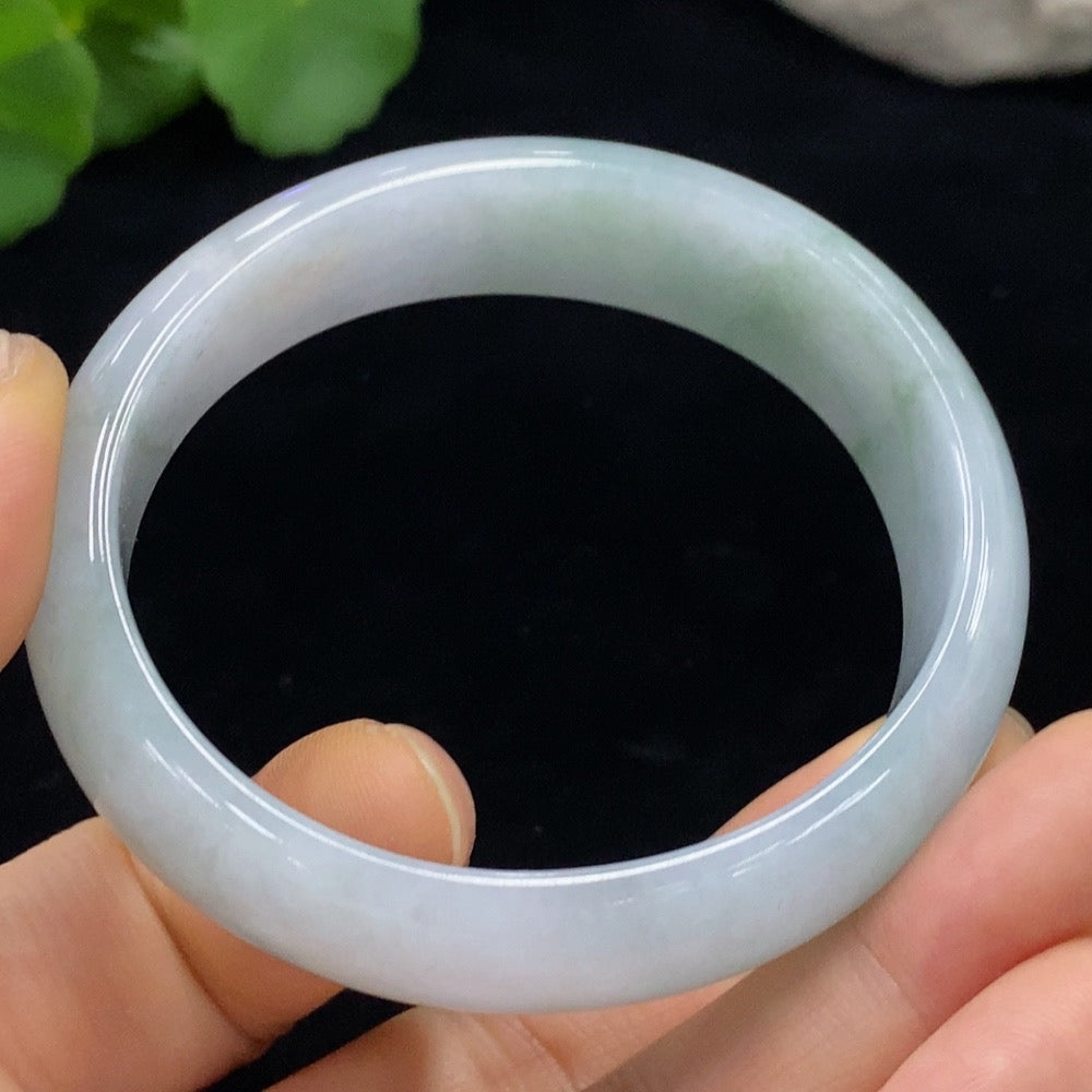 HUILIU HQ Imperial Concubine jadeite bracelet with 55/48.8cm circumference, featuring smooth green jade stones, weighs approximately 51.89g.