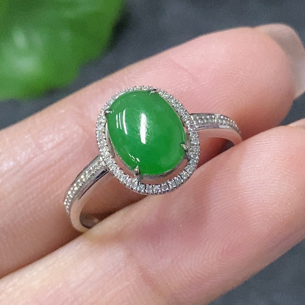 HUILIU HQ Jadeite and diamond ring in 18k gold, size 14, featuring a jade centerpiece and sparkling diamonds.