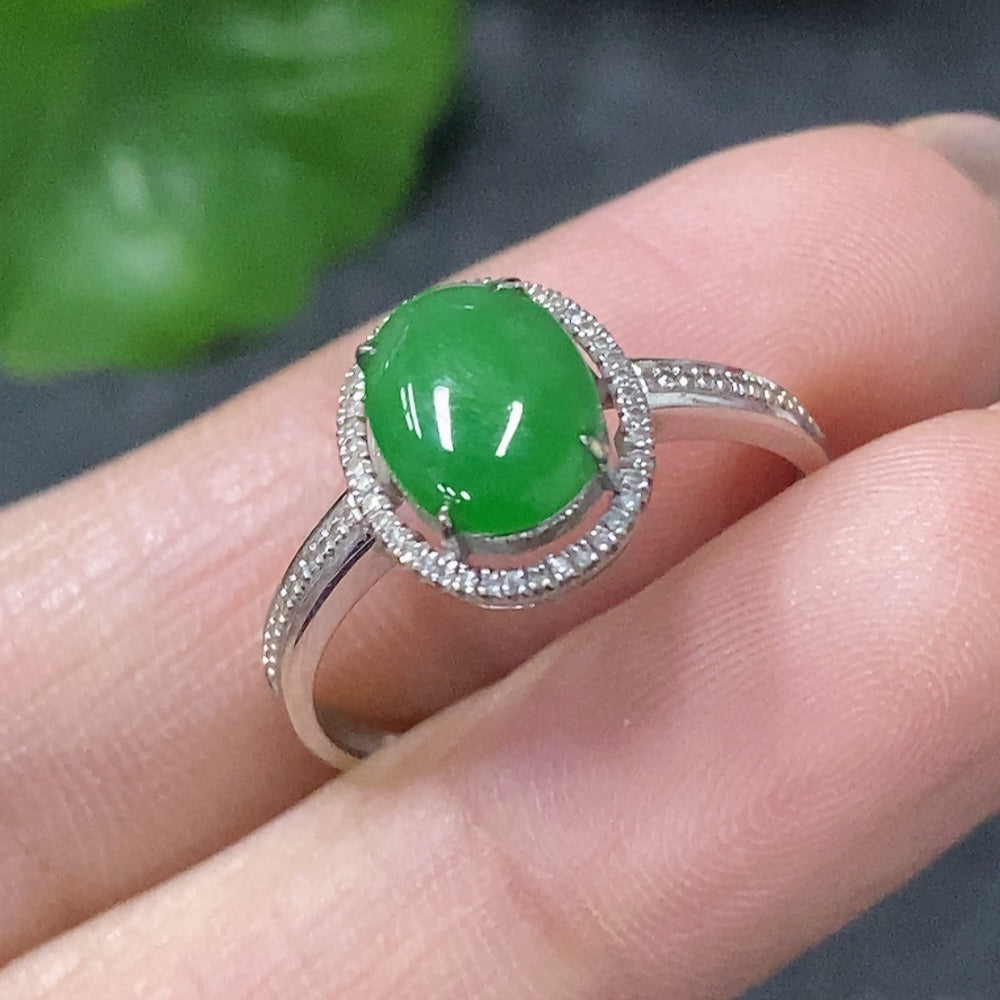 HUILIU HQ jadeite and diamond ring in 18k gold, size 14, featuring a polished jadeite gemstone and sparkling diamonds.