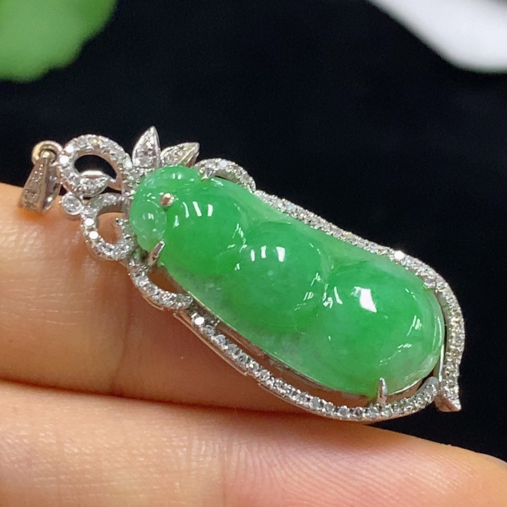 Jadeite Auspicious Bean Pendant with 18k gold accents and diamond details, crafted by HUILIU HQ, weighs about 5.32g.