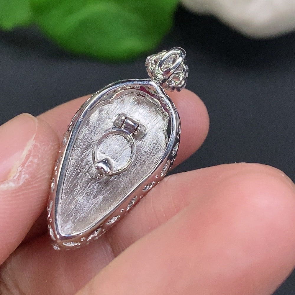 HUILIU HQ jadeite auspicious gourd pendant with gold inlay, approximately 5g, featuring intricate craftsmanship and vibrant jade color.