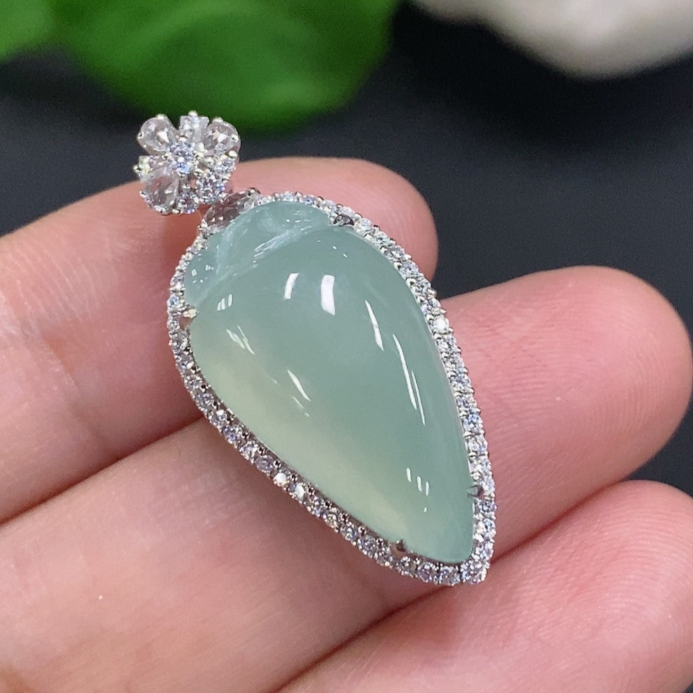 HUILIU HQ jadeite auspicious gourd pendant with gold inlay, weight about 5g, non-diamond, showcasing intricate jade craftsmanship.