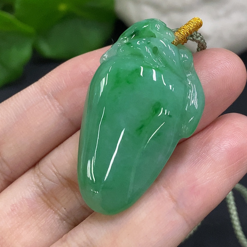 Jadeite auspicious gourd pendant from HUILIU HQ, non-gold, carved jade with rope, total weight approx. 16.1g.