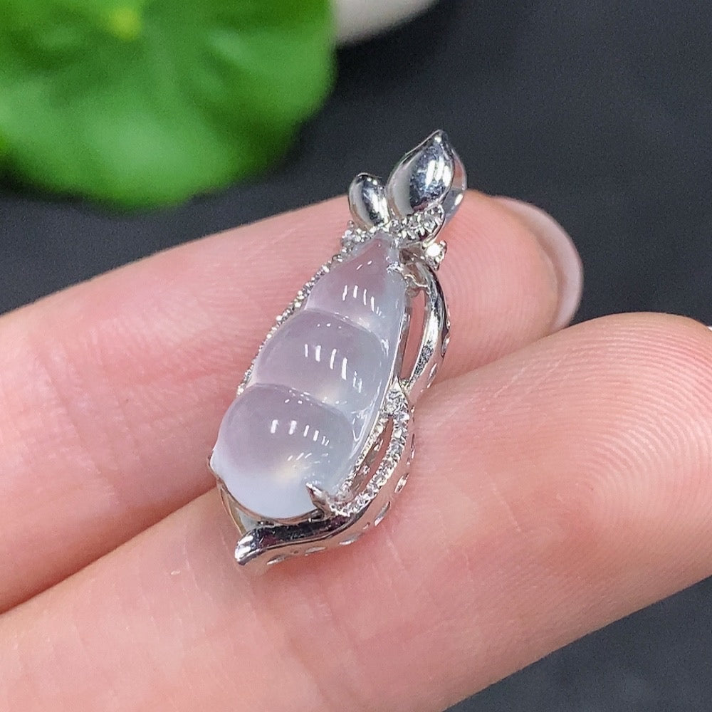 Jadeite bean inlay pendant by HUILIU HQ featuring 18k gold and diamond accents, showcasing intricate craftsmanship and elegant design.