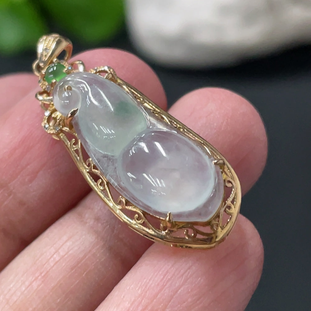 Jadeite blessed bean pendant with 18K gold and diamond accents, crafted by HUILIU HQ, weighs approximately 2.46g.