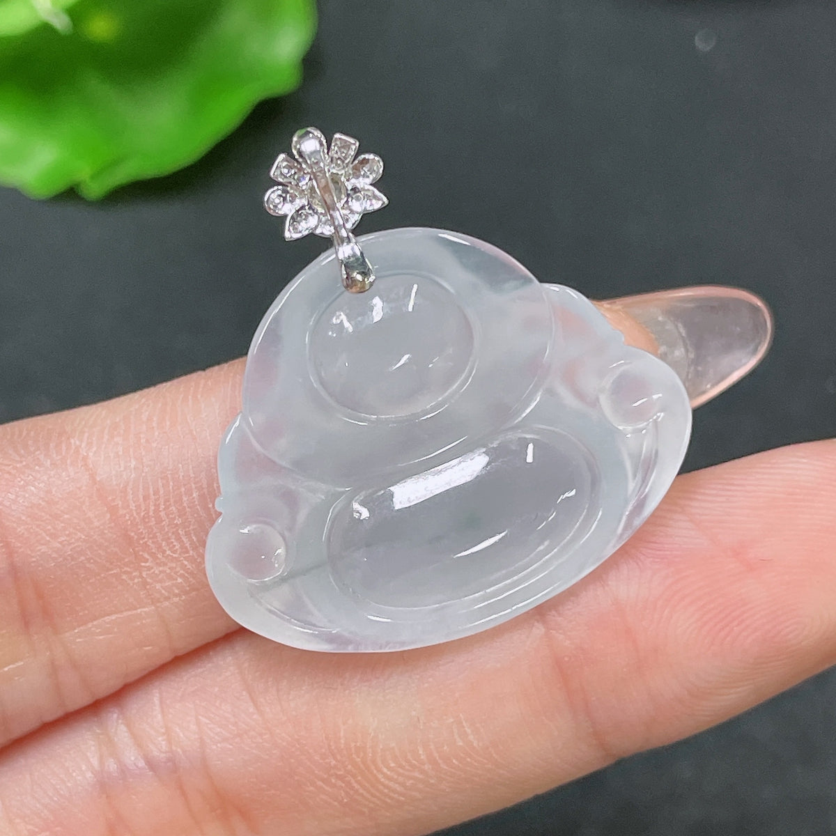 Jadeite Buddha pendant by HUILIU HQ featuring 18K gold accents and diamond details, weighing approximately 6.23 grams.