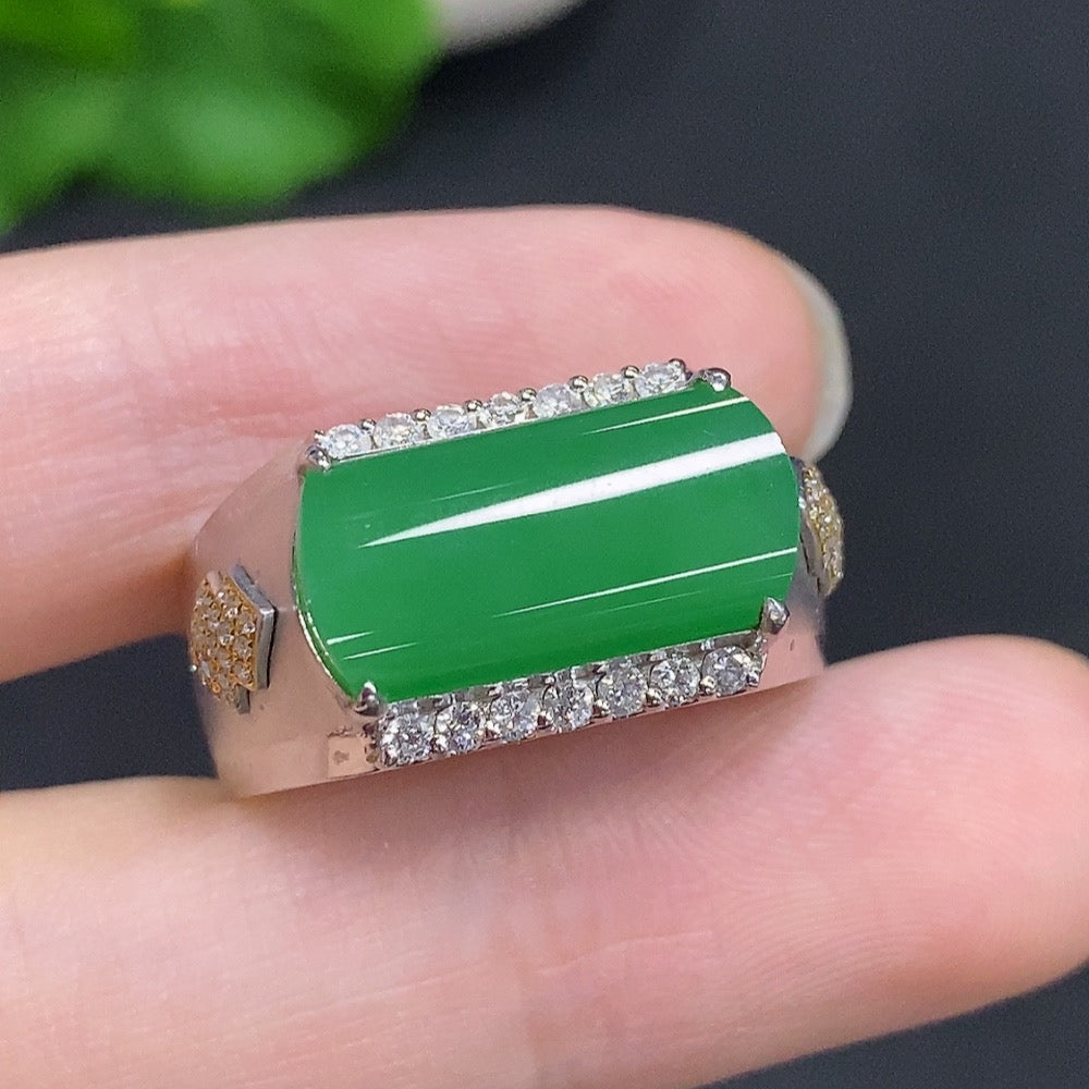 HUILIU HQ jadeite cabochon ring with 18k gold band, diamond accents, size 21, total weight approx. 8.6g, elegant jewelry piece