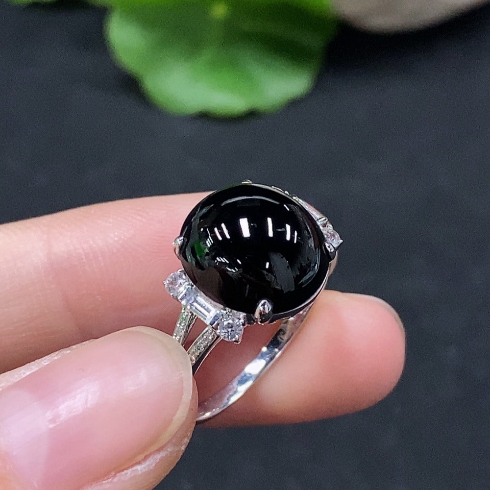 HUILIU HQ Jadeite cabochon ring with 18K gold and minimal diamond side accents, size 18, 3.71g weight.
