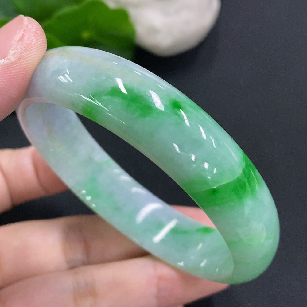 Damaged Jadeite Concubine Bracelet in size 58 from HUILIU HQ, showcasing broken jade pieces and intricate craftsmanship.