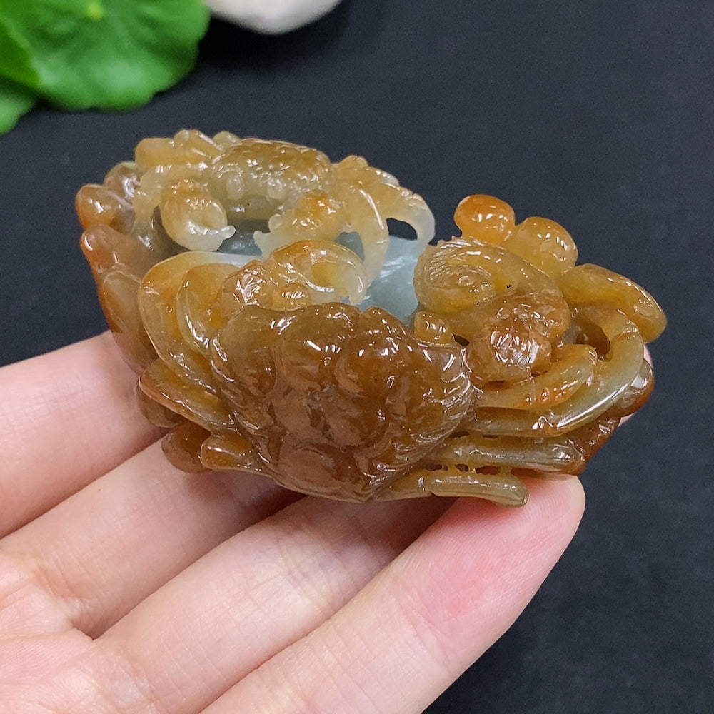HUILIU HQ jadeite crab pendant, approximately 75g, featuring natural green jade with undetermined color origin.