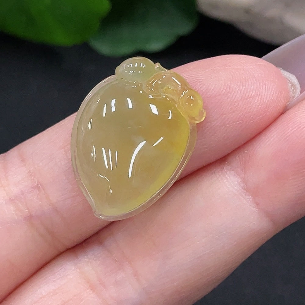 HUILIU HQ jadeite pendant featuring fortune and longevity symbols, weighing approximately 2.9 grams, crafted from green jade.